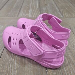 Skechers Unisex Foamies Wave Blast Sandal, Big Kid Size 4, NWT